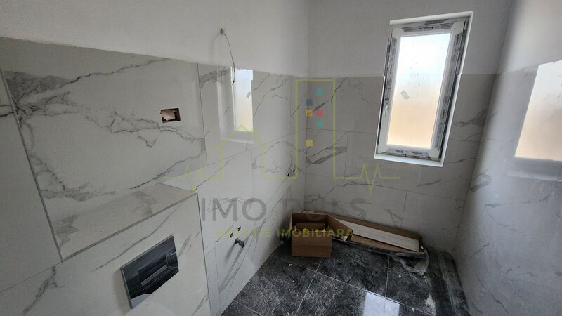 Timisoara, terasa 27 mp, decomandat, 2 bai, parcare acoperita,