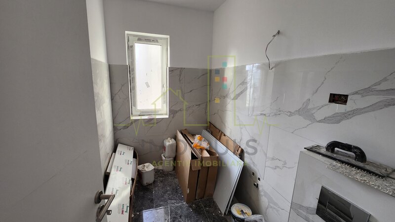 Timisoara, terasa 27 mp, decomandat, 2 bai, parcare acoperita,